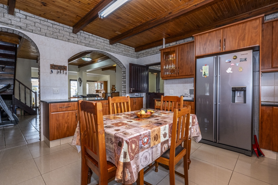 6 Bedroom Property for Sale in Jagtershof Western Cape